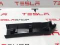 1009235-00-I, 100925400G Накладка крышки багажника Tesla Model S 2013г. - фото №3