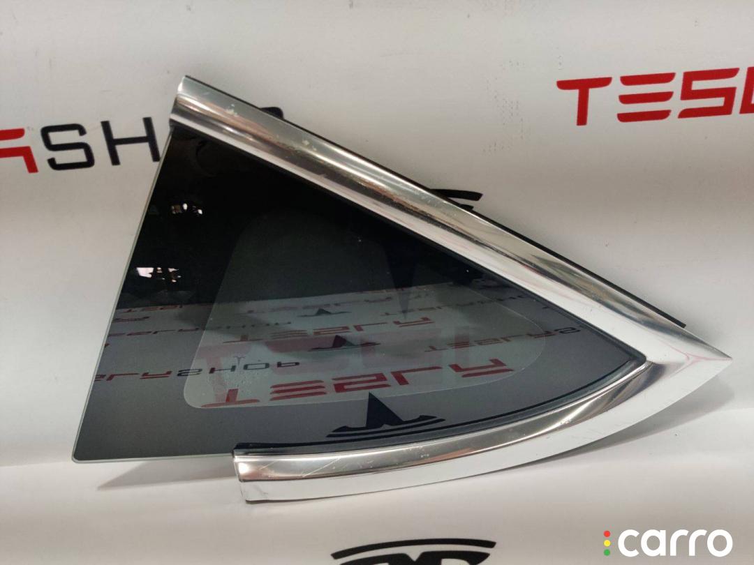 1080703-00- Форточка в заднее крыло Tesla Model 3 2019г. - фото №1