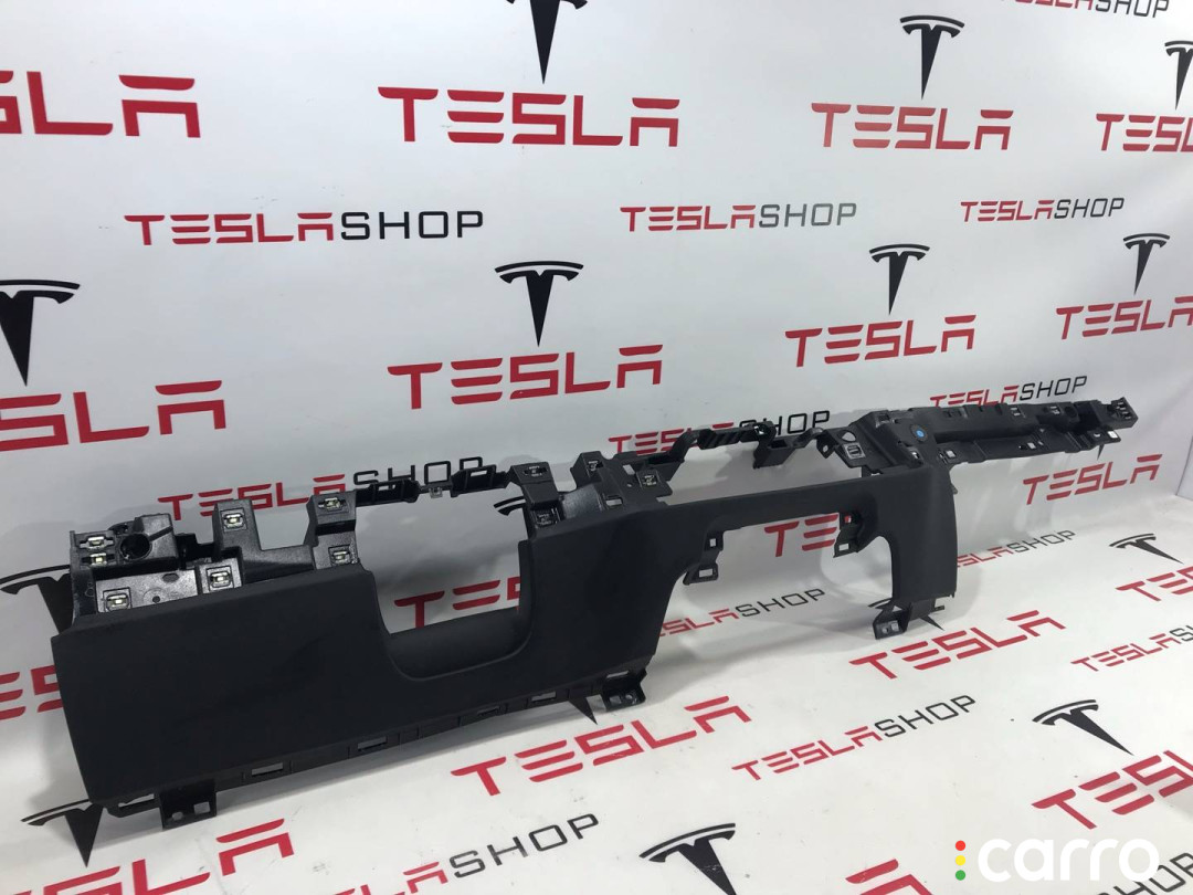 1563008-00-D Накладка декоративная на торпедо нижняя Tesla Model S 2-й рест 2021г. - фото №1