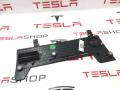 1563073-00-B Накладка декоративная на торпедо правая нижняя Tesla Model S 2-й рест 2022г. - фото №3