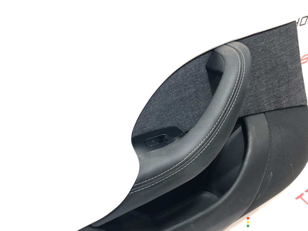 1614323-00-B, 1613837-00-C, 1633772-03-G обшивка двери задней левой Tesla Model S 2-й рест - фото №2