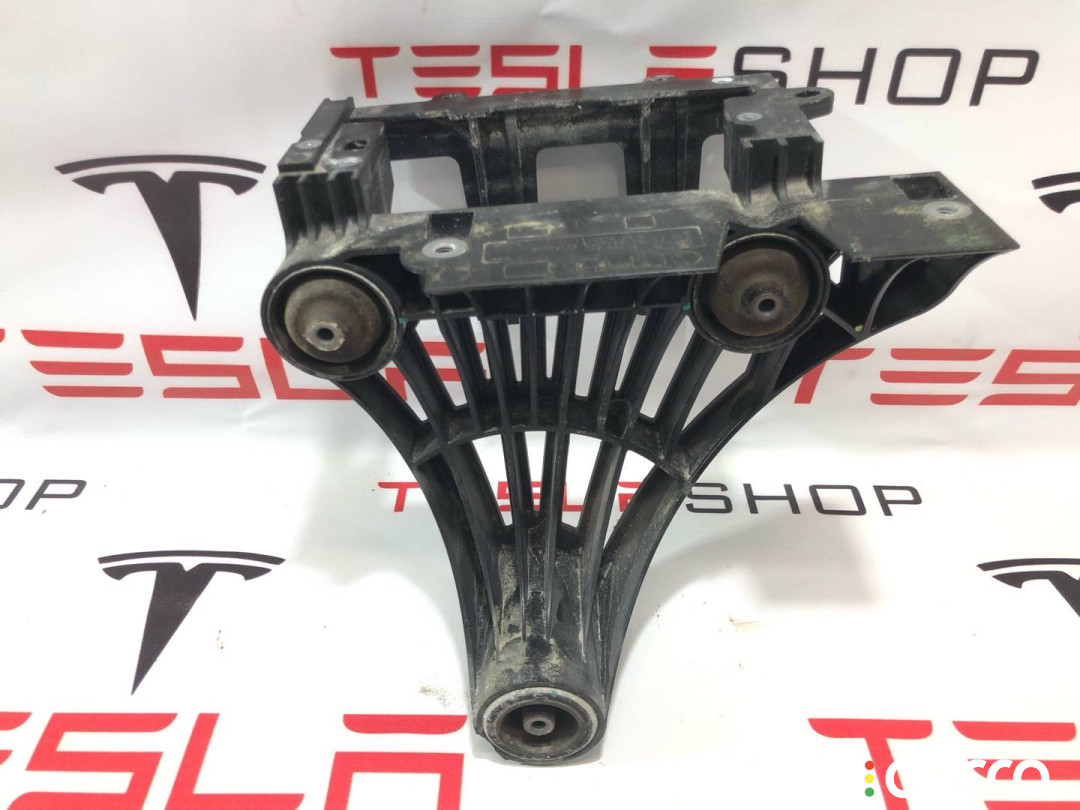 166701400B, 1673627-00-C Кронштейн компрессора кондиционера Tesla Model 3 2022г. - фото №4