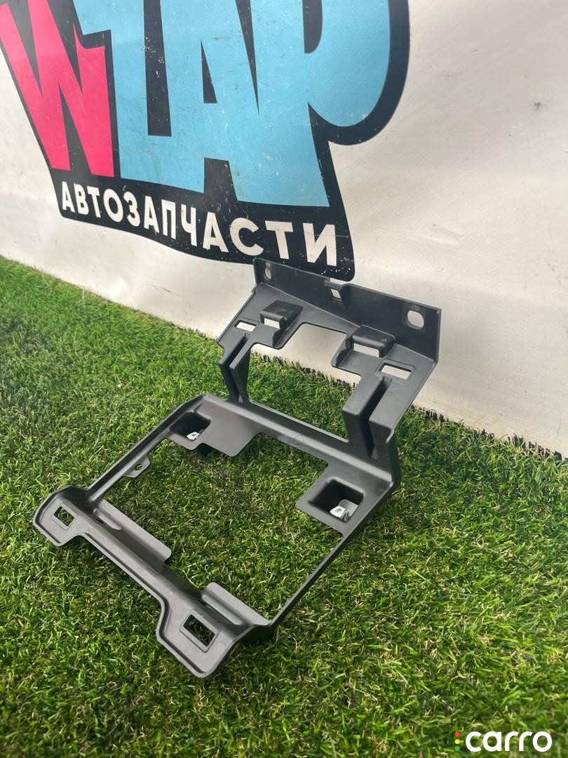 1058825-00-C кронштейн (крепление) Tesla Model X 1 поколение 2018г. - фото №1