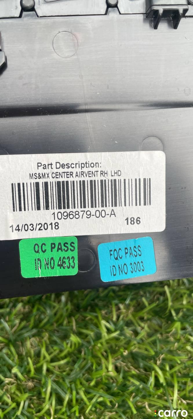 1096879-00-A дефлектор обдува салона правый Tesla Model X 1 поколение 2018г. - фото №6