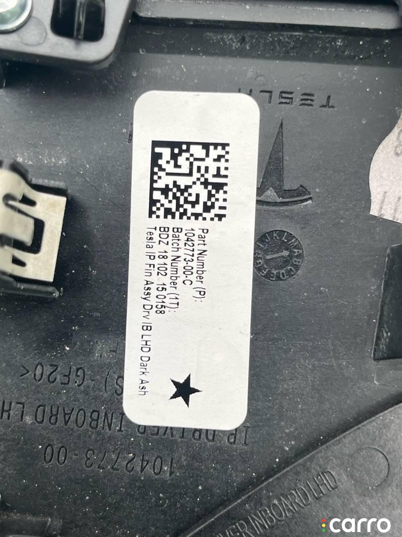 1042773-00-C декоративная накладка торпедо нижняя Tesla Model X 1 поколение 2018г. - фото №5