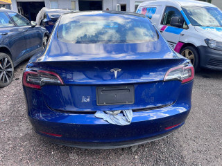 Tesla Model 3 1 поколение 2022г. - фото №8