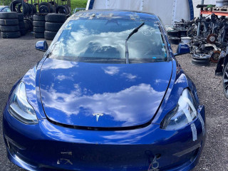 Tesla Model 3 1 поколение 2022г. - фото №1