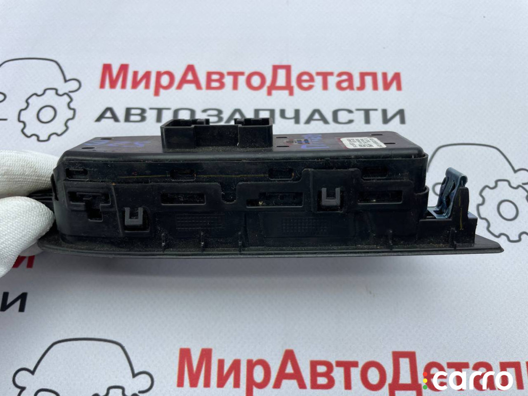84139693 блок управления стеклоподъемниками Chevrolet Equinox 3 поколение 2019г. - фото №7