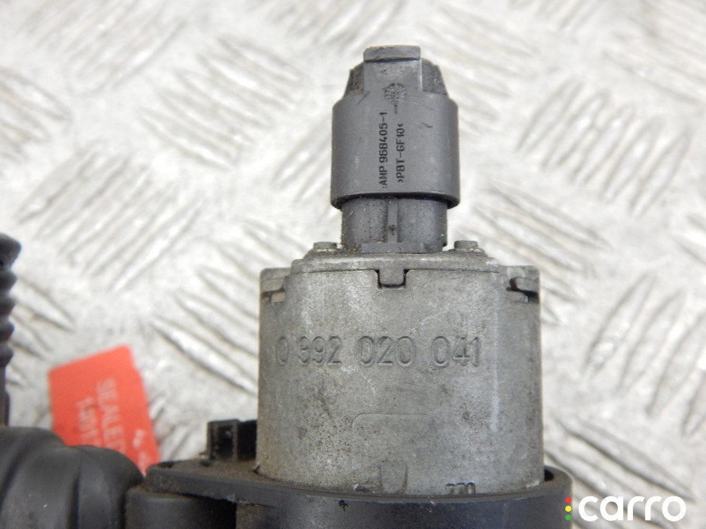 64118374994, 8374994, 8372004, 64118372004, 64118391796, 8391796 Кран отопителя (печки) BMW 5-series (E39) 1997г. - фото №4