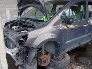 Renault Modus 1 поколение 2005г. 1.5 л., K9K 752, дизель, 5МКПП - фото №1