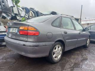 Renault Laguna 1 поколение [рестайлинг] 2000г. 1.6 л., K4M 720, бензин, 5МКПП - фото №3