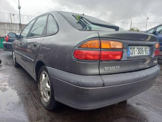 Renault Laguna 1 поколение [рестайлинг] 2000г. 1.6 л., K4M 720, бензин, 5МКПП - фото №4