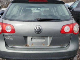 Volkswagen Passat B6 2007г. 2.0 л. - фото №5
