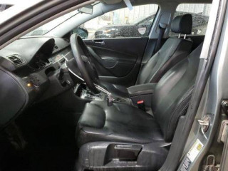 Volkswagen Passat B6 2007г. 2.0 л. - фото №8