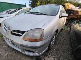 Nissan Almera Tino V10 2002г. 2.2 л. - фото №1