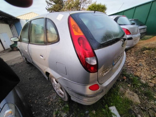 Nissan Almera Tino V10 2002г. 2.2 л. - фото №3