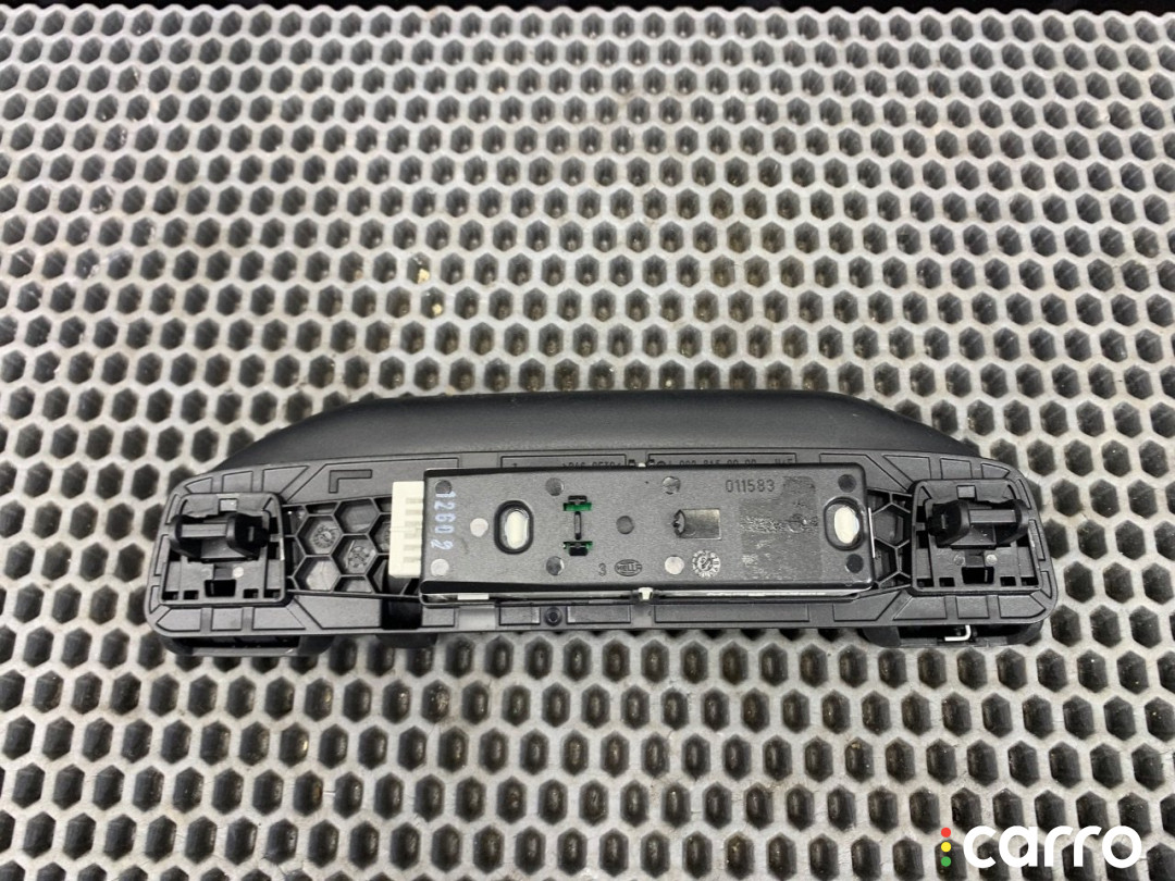 A1668100554, A16681005549051, A0098150000 Ручка внутренняя потолочная Mercedes E W213 2016г. - фото №3