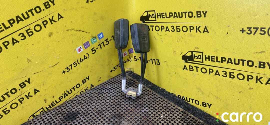 замок ремня безопасности Volkswagen Passat B3 1991г. - фото №1
