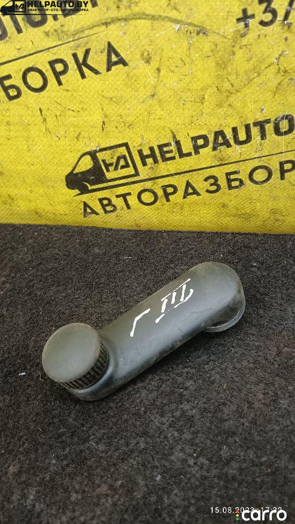 ручка стеклоподъемника передней левой Volkswagen Golf 3 поколение 1994г. - фото №1