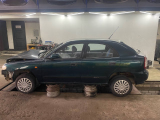 Daewoo Nubira J100 1998г. 1.6 л. - фото №1