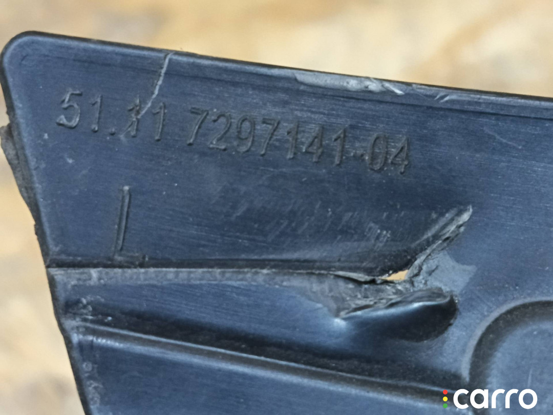 51117297141, 7297141 кронштейн форсунки омывателя фары левый BMW 4 F32/F33 2015г. - фото №3