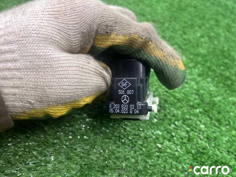 A2038200210 кнопка стеклоподъемника двери задней левой Mercedes-Benz C W203 2002г. - фото №7