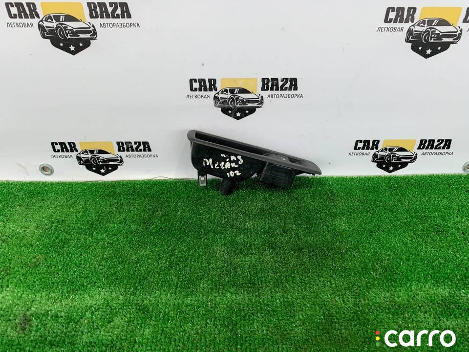 829500004R блок управления стеклоподъемниками Renault Megane 3 поколение 2010г. - фото №1