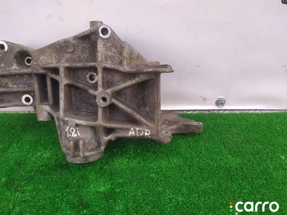 058145523B кронштейн генератора Audi A4 B5 1997г. - фото №4